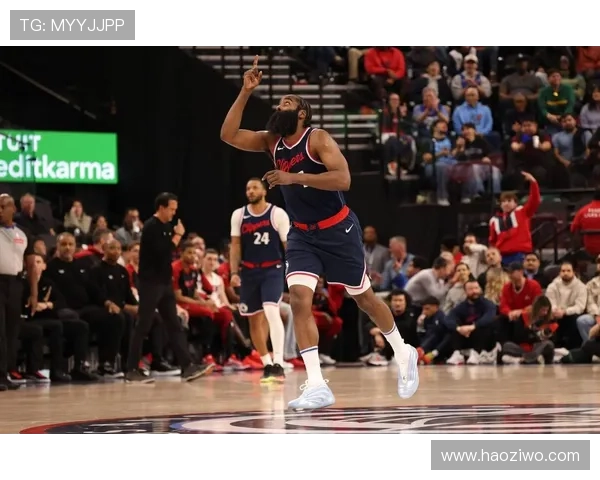 [NBA]哈登强行突破 招牌跳投轻松得分.
